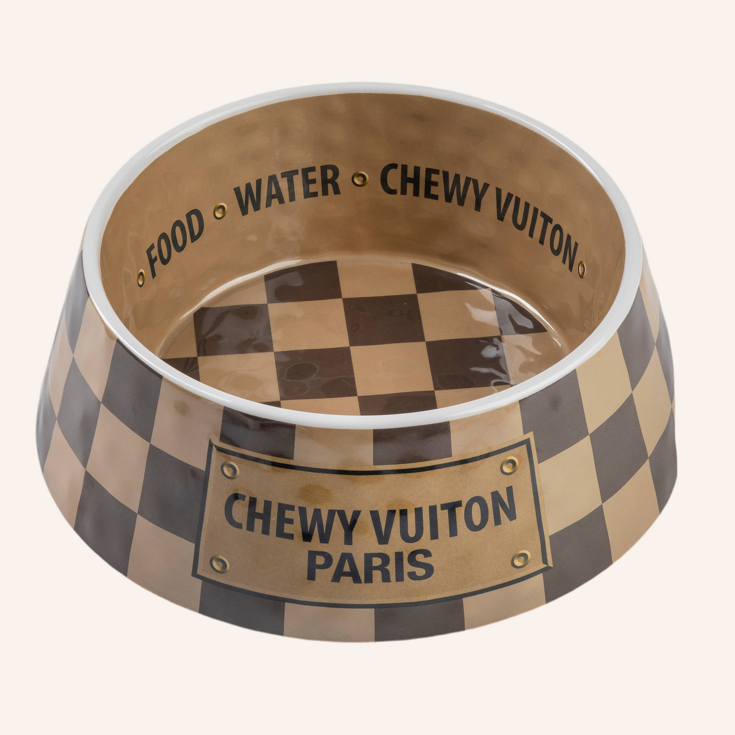 Hundenapf im Schachbrettmuster aus der Reihe "Chewy Vuiton"