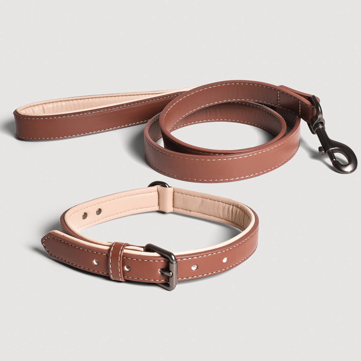 Halsband & Leinen Set aus veganem Leder - in zwei Farben mit gepolsterter Handschlaufe und 360° Drehkarabiner, komfortabel & stilvoll