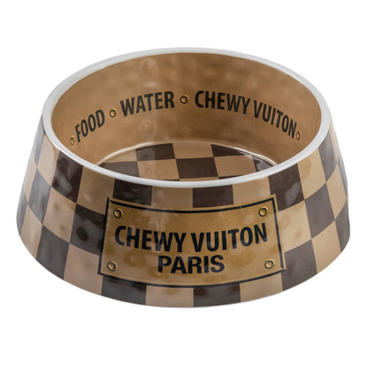 Hundenapf im Schachbrettmuster aus der Reihe "Chewy Vuiton"
