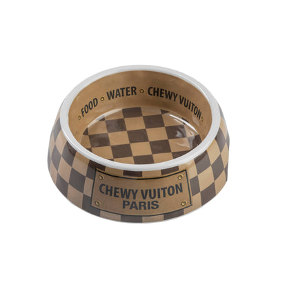 Hundenapf im Schachbrettmuster aus der Reihe "Chewy Vuiton"