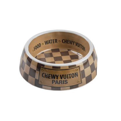 Hundenapf im Schachbrettmuster aus der Reihe "Chewy Vuiton"