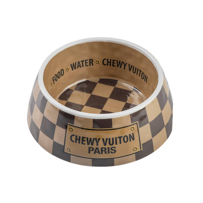 Hundenapf im Schachbrettmuster aus der Reihe "Chewy Vuiton"